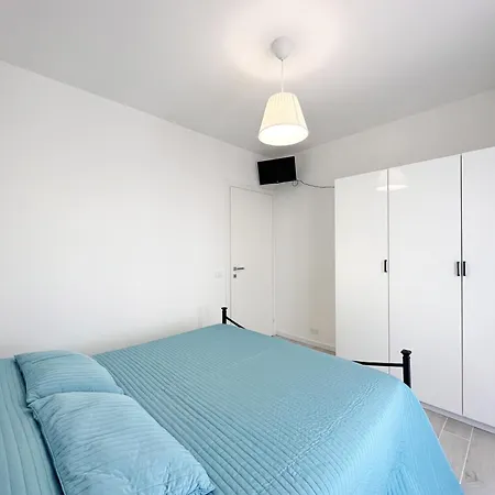 498 - Bilocale Completamente Ristrutturato Al Primo Piano A Con Doppio Terrazzo Vicino Al Mare Climatizzato - Inclusa Nel Prezzo Apartment *