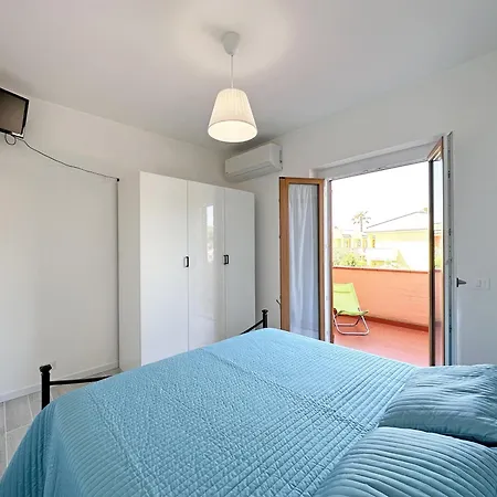 498 - Bilocale Completamente Ristrutturato Al Primo Piano A Con Doppio Terrazzo Vicino Al Mare Climatizzato - Inclusa Nel Prezzo Apartment *